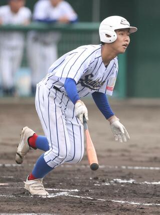 新発田農－佐渡総合　７回佐渡総合２死一、二塁、池野峰和が適時二塁打を放ち、１－８＝新発田市五十公野