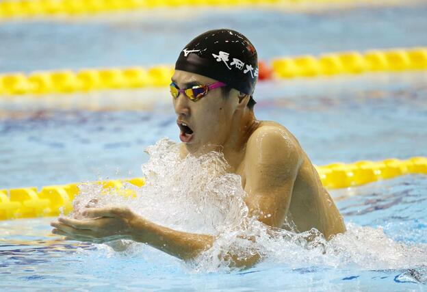 男子４００メートル個人メドレー決勝　大会新で優勝した根岸歩夢（長岡大手）の平泳ぎ＝ダイエープロビスフェニックスプール