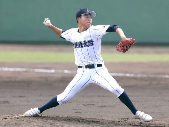 新潟産大付－県央工　新潟産大付の先発・石黒太一（１６）＝悠久山球場