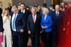 　ＥＵ首脳会議の記念撮影に向かうハンガリーのオルバン首相（左から２人目）ら＝１９日、ブリュッセル（ＡＰ＝共同）