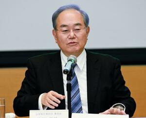 共同通信社の加盟社経済編集責任者会議で講演する公正取引委員会の茶谷栄治委員長=15日午後、東京・東新橋
