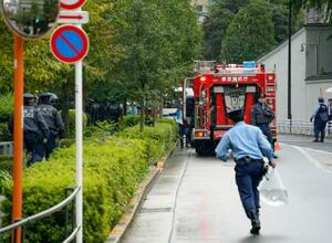 　警視庁機動隊員がけがをした現場付近＝２４日午後３時１１分、東京都港区