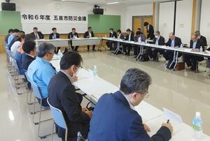 各機関の取り組みが報告された五泉市防災会議=五泉市粟島