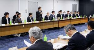 宅配便のルール見直しを話し合う国交省の検討会=26日午後、東京・霞が関