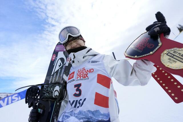 スノーボードＷ杯男子ハーフパイプ第２戦で優勝した山田琉聖＝コッパーマウンテン（共同）