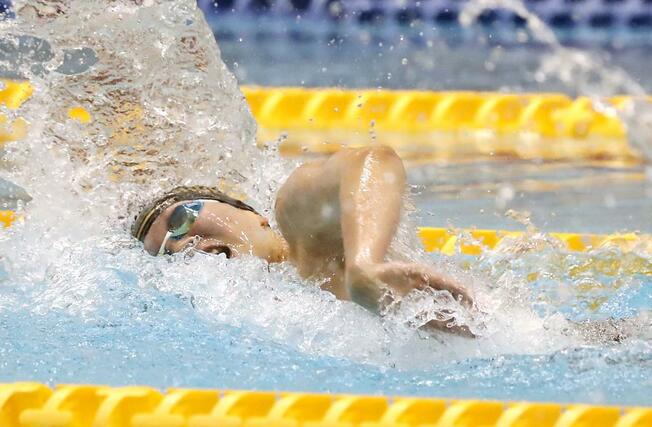 女子１００メートル決勝　新潟県高校タイ記録で優勝した山田妃夏（中越）＝ダイエープロビスフェニックスプール