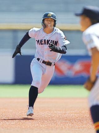 帝京長岡－新潟明訓　３回新潟明訓２死二塁、山口仁栄が適時三塁打を放ち１－０＝エコスタ