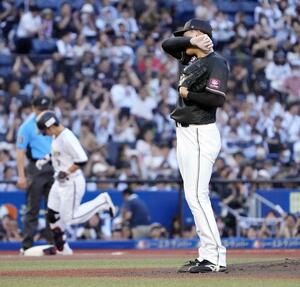 4回、オリックス・西川(左)に2ランを浴びたロッテ・田中晴=ZOZOマリン