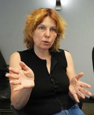 インタビューに答えるウクライナ国防省のオクサナ・フェルチュク国防次官(共同)