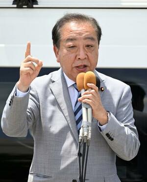 街頭演説する立憲民主党の野田代表=11日午前、岐阜県大垣市