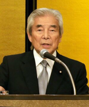 講演する自民党の中曽根弘文憲法改正実現本部長＝２８日午後、富山県高岡市
