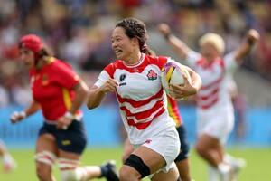 ラグビー女子W杯イングランド大会、スペイン戦で突破する長田いろは=7日、ヨーク(ゲッティ=共同)
