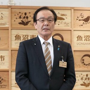 2024年度当初予算案を発表する魚沼市の内田幹夫市長=2月21日、魚沼市役所