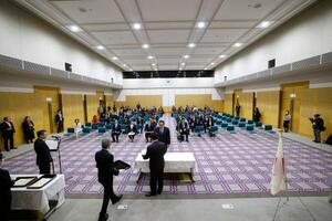 総務省で行われた第51回衆院選比例代表の当選証書付与式=14日午前