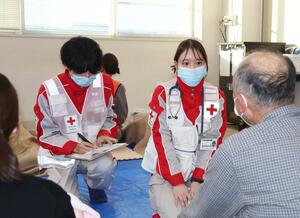 被災地の病院や避難所への派遣に備えて行った訓練＝３０日、長岡市千秋２