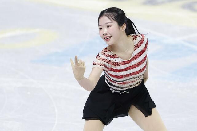 女子ＳＰ　演技する中井亜美＝プラハ（共同）