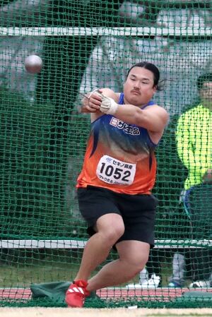 男子ハンマー投げ 大会新記録をマークした中川達斗(サトウ食品RC)=新潟市中央区
