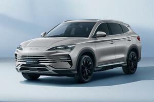 中国自動車大手、比亜迪(BYD)の日本法人が発売したPHVの「シーライオン6」