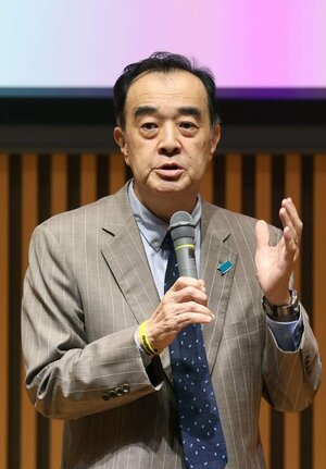 米中関係など国際情勢について解説する宮家邦彦氏=1日、新潟市中央区