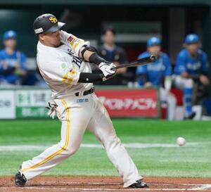 10回ソフトバンク1死満塁、山川が左前にサヨナラ打を放つ=みずほペイペイドーム