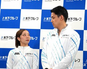 入社式にサプライズ登場した（左から）三浦璃来、木原龍一 （C）ORICON NewS inc.