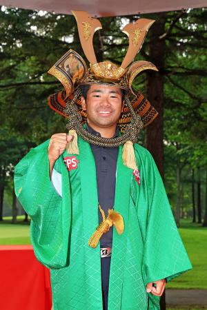 3年ぶりとなるツアー優勝を果たした比嘉一貴=御前水GC