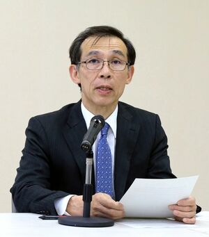 就任会見で抱負を語った新潟家裁の内田博久所長=5月20日、新潟市中央区