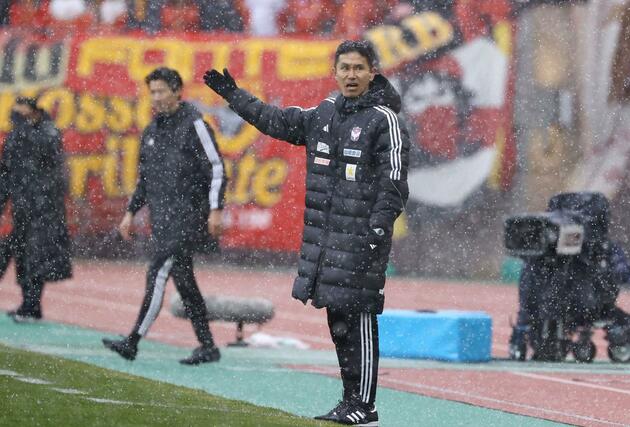 新潟－名古屋　３季目の指揮を執る松橋監督＝デンカビッグスワン