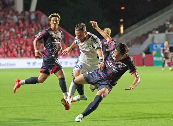 後半、新潟のブーダが相手ゴールに迫るも得点ならず＝８月１１日　大阪市のヨドコウ桜スタジアム