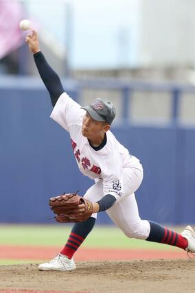 新潟－開志学園　開志学園の先発・亀山心太＝エコスタ