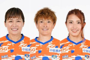 左から川澄奈穂美、上尾野辺めぐみ、滝川結女(C)新潟L