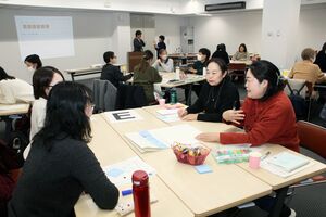 避難所運営に女性の視点を取り入れる重要性を考えたグループワーク=新潟市中央区