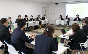 アイセックが顧客の県内企業向けに開いた経済産業省との情報交換会=新潟市中央区