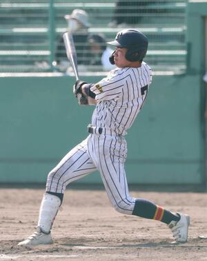 帝京長岡-氷見 先制適時打を放つなど2安打の活躍を見せた帝京長岡の木村朋暉=県営富山野球場(上越支社・大渕一洋)