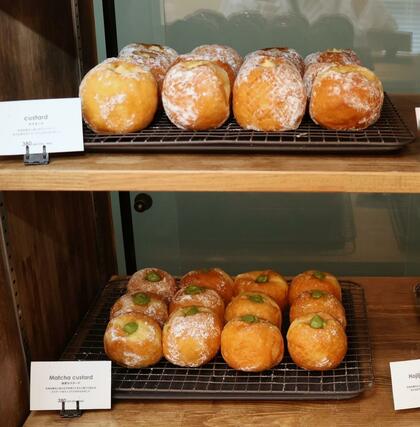 上越市富岡にオープンした「ＢＬＡＮＫＥＴＤＯＮＵＴＳ」のドーナツ