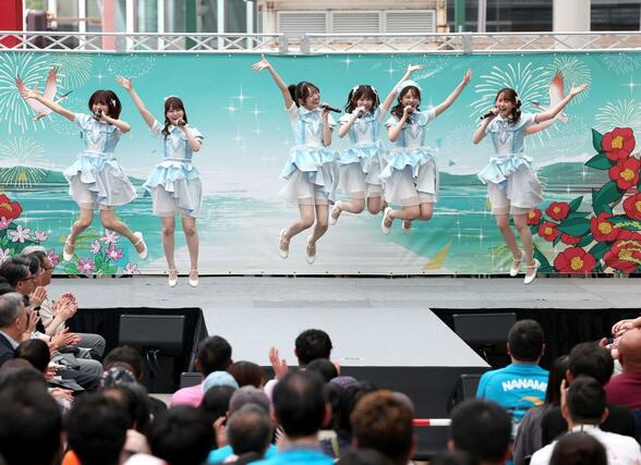 プレイベントで会場を盛り上げたＮＧＴ４８＝１４日、新潟市中央区