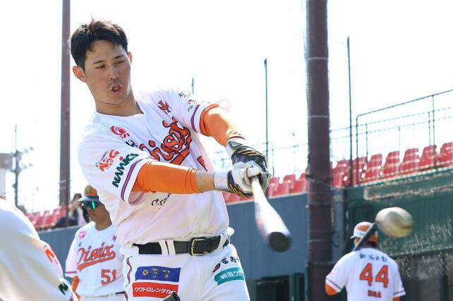 ティー打撃に打ち込む大川陽大＝静岡県伊豆市（写真映像部・富山翼）