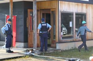 火災があった店舗＝４日、長岡市与板町