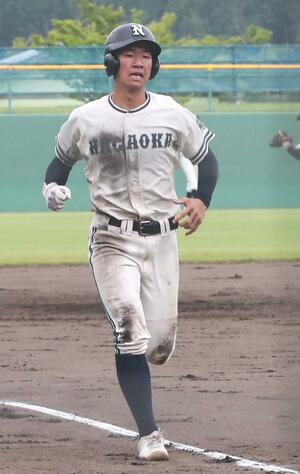高田農-長岡 3安打6打点を挙げた長岡の主軸五十嵐蒼=柏崎市佐藤池