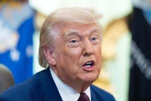 3日、米ホワイトハウスで話すトランプ大統領(AP=共同)