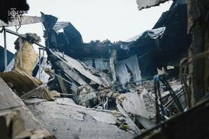 ロシア軍の攻撃で破壊されたウクライナ東部ハルキウ州の養豚場=3日(ウクライナ非常事態庁提供・AP=共同)