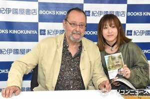 ファンと記念撮影をするジャン・レノ氏（C）ORICON NewS inc.