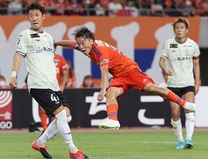 新潟－湘南　後半ロスタイム、同点弾を決めるＭＦ高木善朗＝ビッグスワン（写真映像部・金子悟）