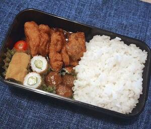 佐藤さん(仮名)が料理して作った弁当=9月(勤務先の児童養護施設提供)