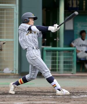 佐渡ー新潟江南、4回表佐渡 打席に立つ須田拓空=2024年9月7日、三条市の三条パール金属スタジアム
