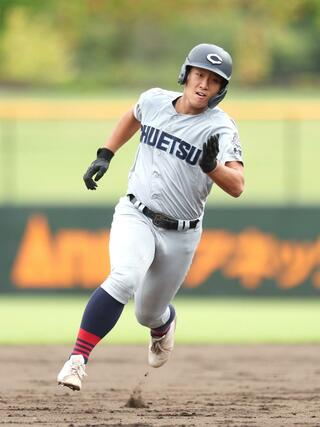 新発田中央－中越　７回中越２死二、三塁、室星燿が適時三塁打を放ち６－２＝三条パール金属スタジアム