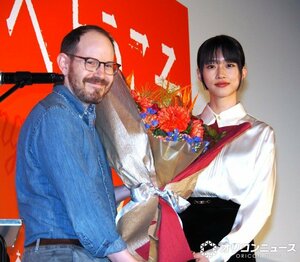 映画『エディントンへようこそ』ジャパンプレミア舞台あいさつに登壇した（左から）アリ・アスター監督、河合優実 （C）ORICON NewS inc.