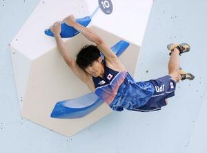 男子複合決勝 安楽宙斗のボルダー=パリ郊外(共同)