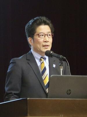 政府と高知県が主催した拉致問題の集会で講演する横田拓也さん=2月17日、高知市