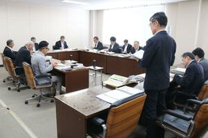 都市計画マスタープランの改定案が議題となった三条市議会経済建設常任委員協議会=三条市議会